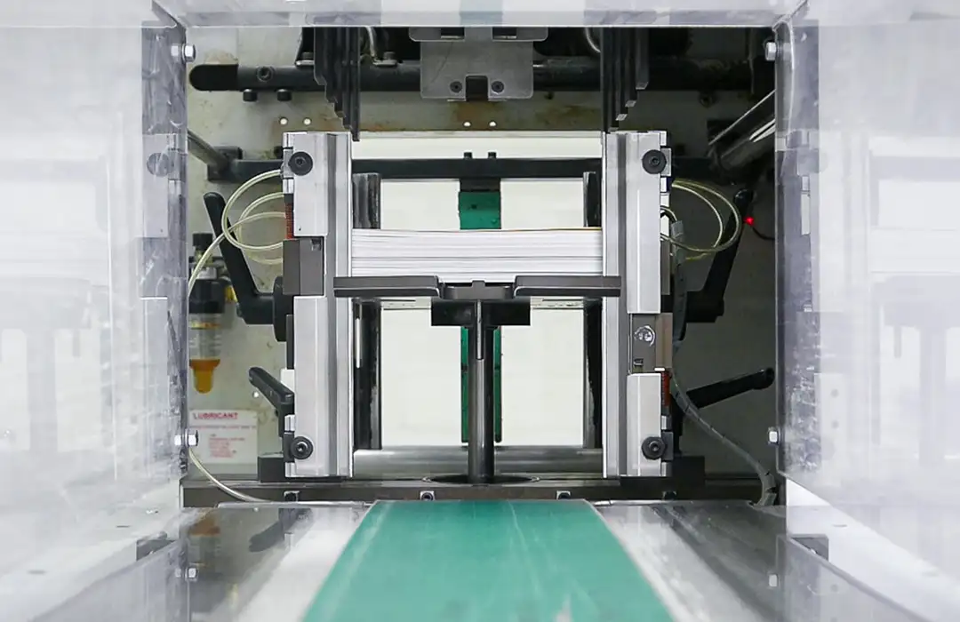 RS 33S Kreuzleger von Inlog-Gämmerler – Ausstapler für Klebebinder in der Weiterverarbeitung.